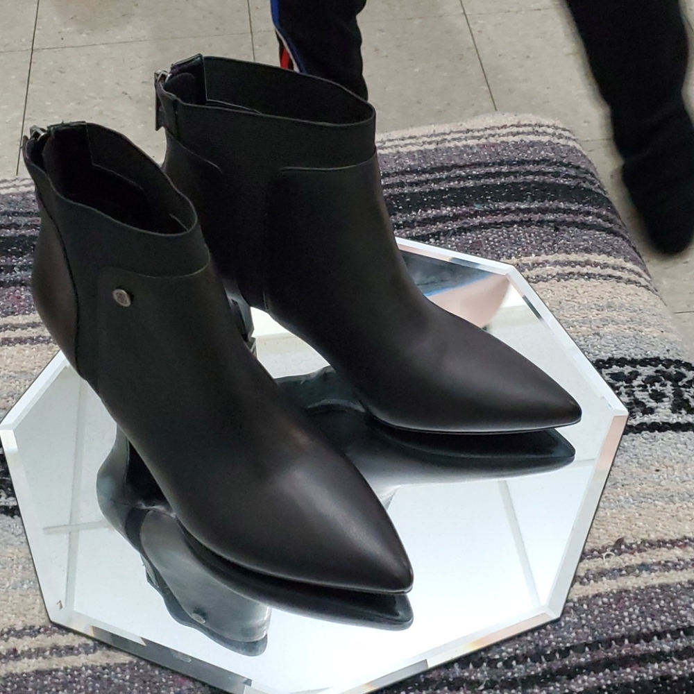 Bandolino beautiful black ankle boots